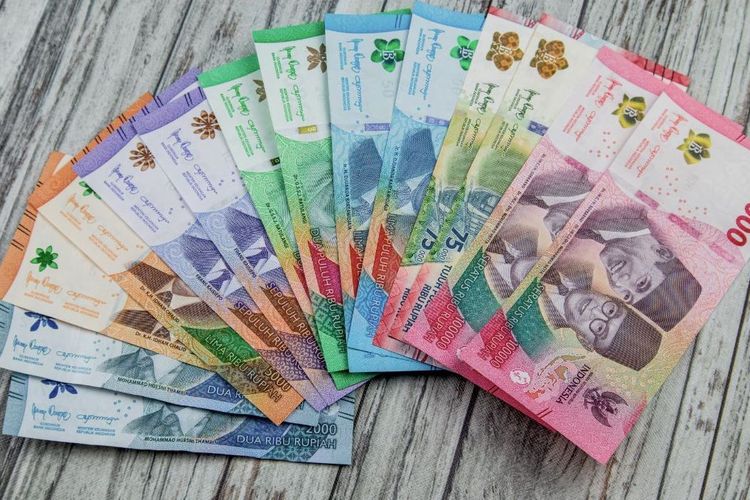 Cara Cerdas Mengelola THR dengan Prinsip 4321: Hindari Kecenderungan Berbelanja Berlebihan